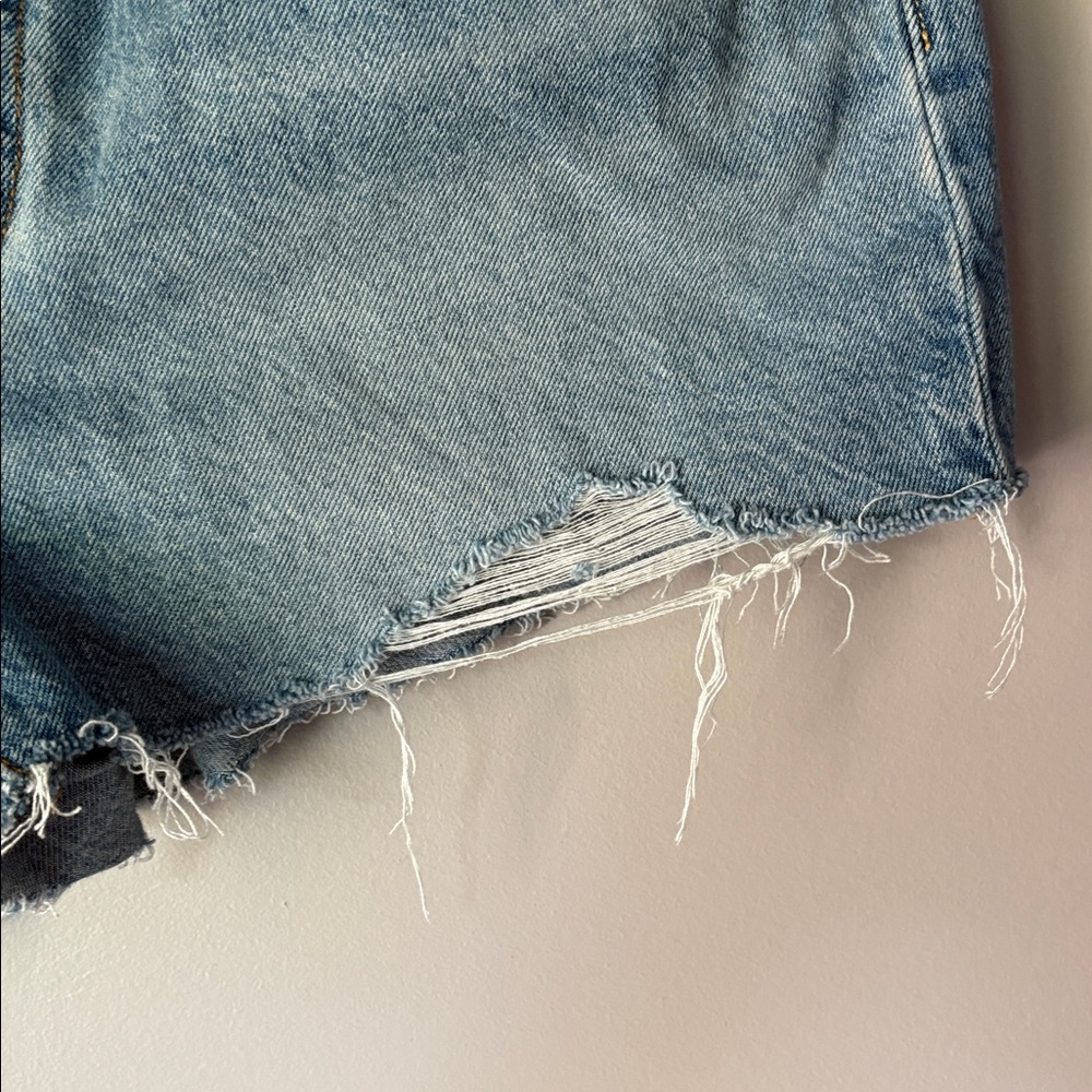 LEVIS 501 Women’s High-Rise Distressed Denim Shorts - Picture 3 of 9